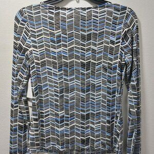 Liz Claiborne Women's Size XS Chevron Printed White Blue Black Blouse
